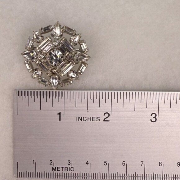 Weiss Vintage Pin Brooch Crystal Rhinestones Silver Tone Art Deco Costume Jewelr - Picture 4 of 4